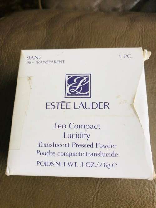 ESTEE LAUDER VINTAGE UNUSED LUCIDITY POWDER COMPACT IN THE ZODIAC LEO SIGN